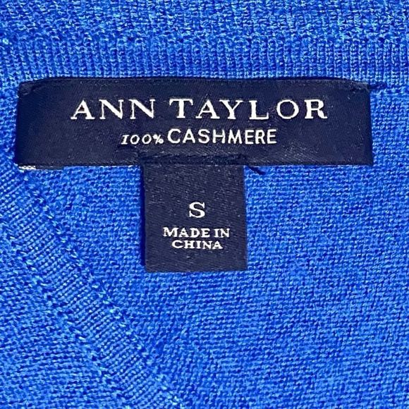 Ann Taylor Size Small Cashmere Lightweight Long Sleeve V Neck Baby Blue Sweater - Picture 13 of 15